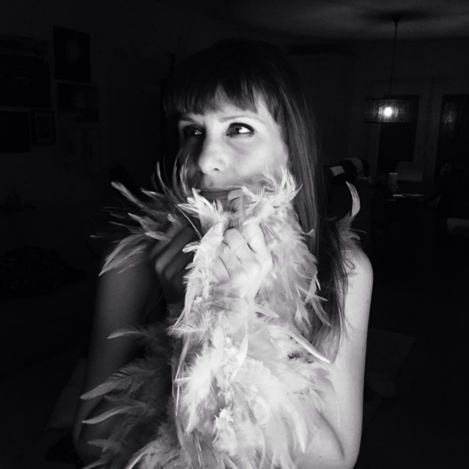1500 me-francesca-bianchi-perfumes-feathers-black-white